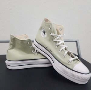 Converse All Star women's Chuck Taylor Lift High Sneaker Size 10.